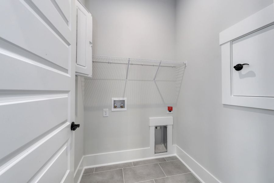 Spacious, unfurnished interior of a new home in SayeBrook, Myrtle Beach (Image 19).