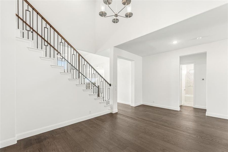 Spacious, unfurnished interior of a new home in Chaparral Park, Oak Point (Image 29). Spacious, unfurnished interior of a new home in Chaparral Park, Oak Point (Image 29).