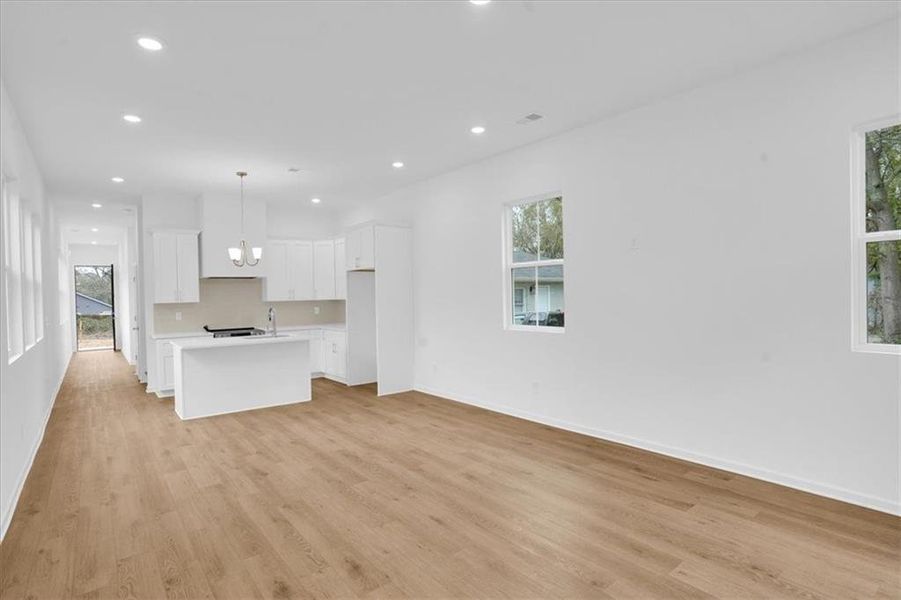 Spacious, unfurnished interior of a new home in , Atlanta (Image 19).