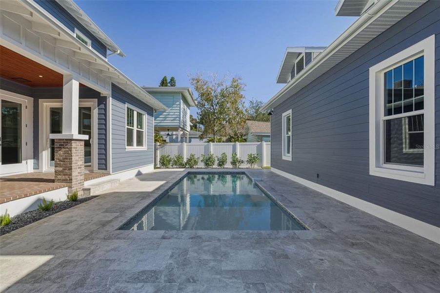 Exterior details and patio area of a home in , St. Petersburg (Image 32).
