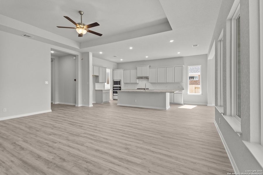 Spacious, unfurnished interior of a new home in Stillwater Ranch 60', San Antonio (Image 15).