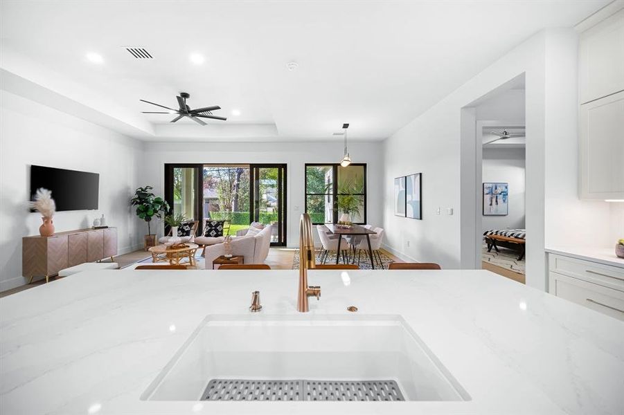 Start your day with a cup of coffee at the breakfast bar, and transition seamlessly into a stylish evening of entertaining and dining in this well-appointed kitchen