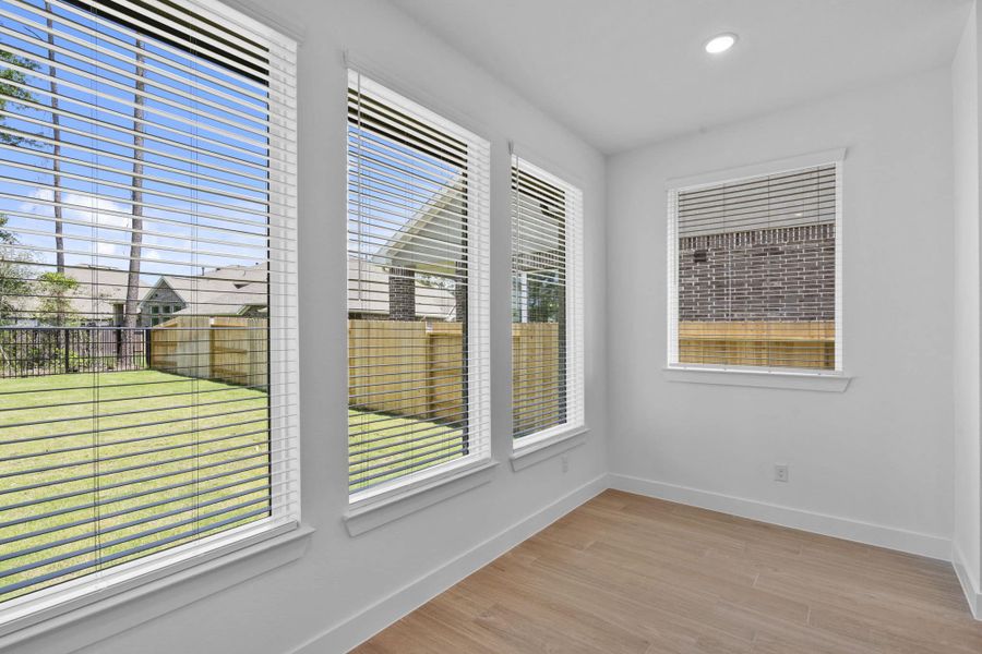 Spacious, unfurnished interior of a new home in Evergreen, Conroe (Image 28).