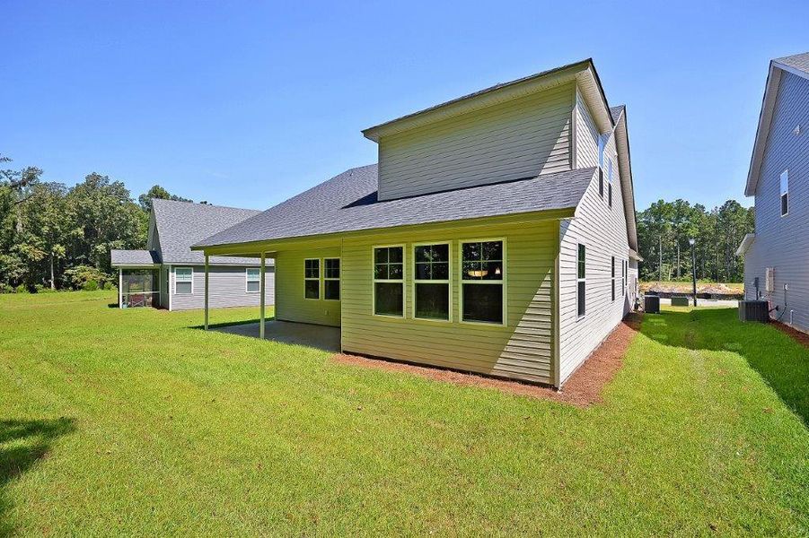Exterior details and patio area of a home in Creek Pointe, Moncks Corner (Image 20).