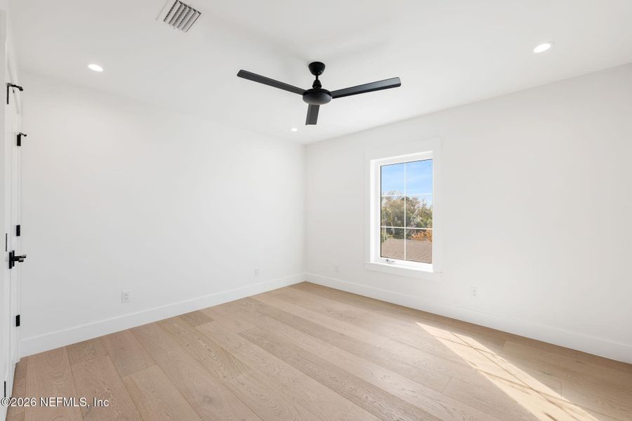 Spacious, unfurnished interior of a new home in , Jacksonville Beach (Image 40).