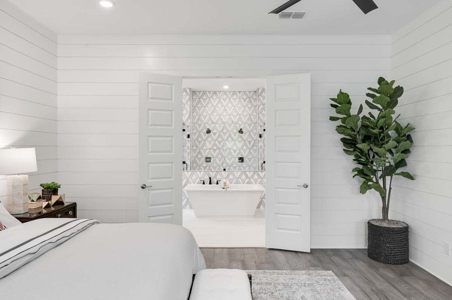 Representative furnished interior of a home built from the Verona by Tri Pointe Homes in Sienna 80′, Missouri City (Image 29).