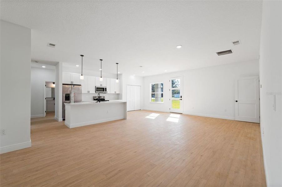 Spacious, unfurnished interior of a new home in , Ocala (Image 31).