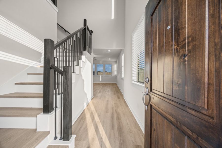 Spacious, unfurnished interior of a new home in Glendale Lakes, Rosharon (Image 15).
