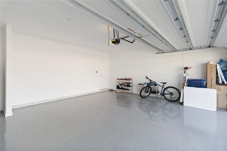 Spacious, unfurnished interior of a new home in Peace Creek Reserve: Manor Key Collection, Winter Haven (Image 27).