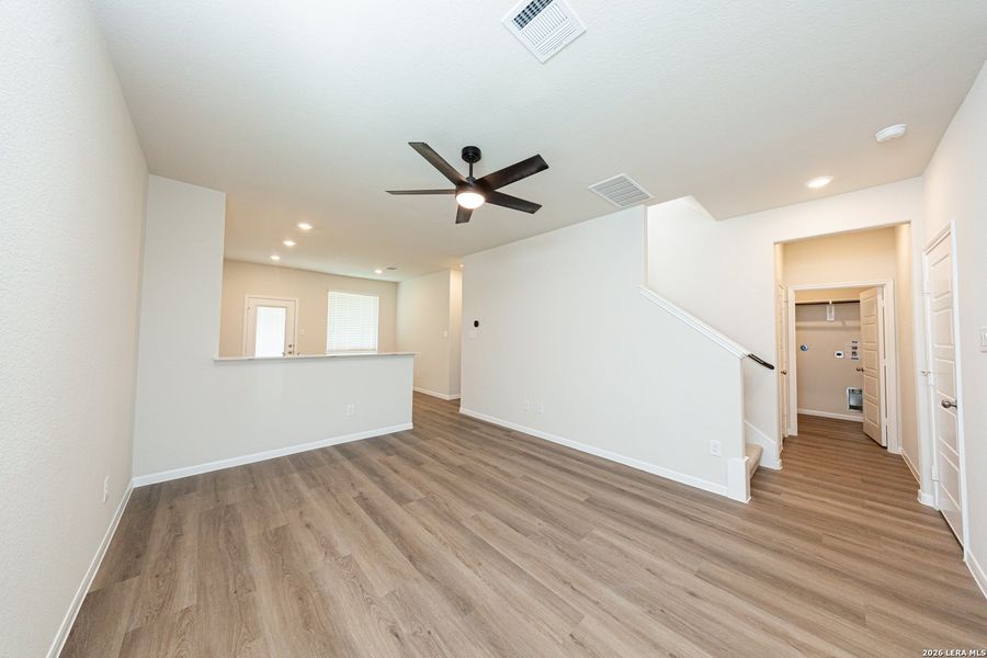 Spacious, unfurnished interior of a new home in Timber Creek, San Antonio (Image 11).