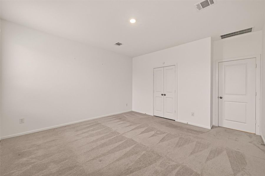 Spacious, unfurnished interior of a new home in Sunterra, Katy (Image 19).