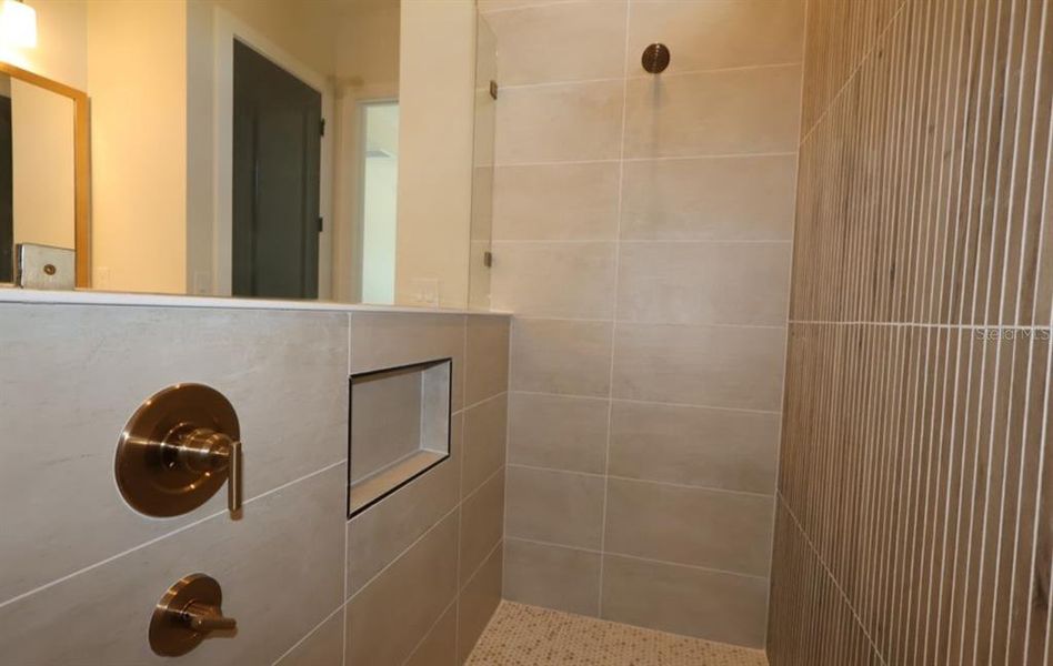 Close-up of interior finishes inside a home in Palmera Wellen Park – Executive Series, Venice (Image 18). Close-up of interior finishes inside a home in Palmera Wellen Park – Executive Series, Venice (Image 18).
