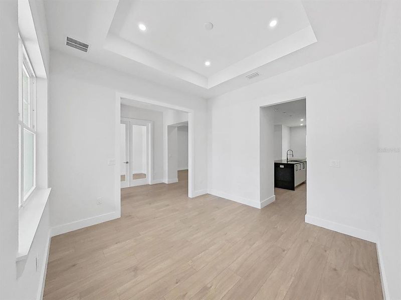 Spacious, unfurnished interior of a new home in Southern Hills Plantation, Brooksville (Image 31).