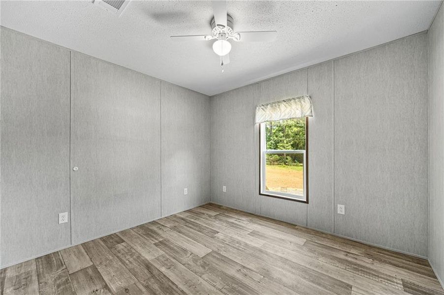 Spacious, unfurnished interior of a new home in , Elberton (Image 23).