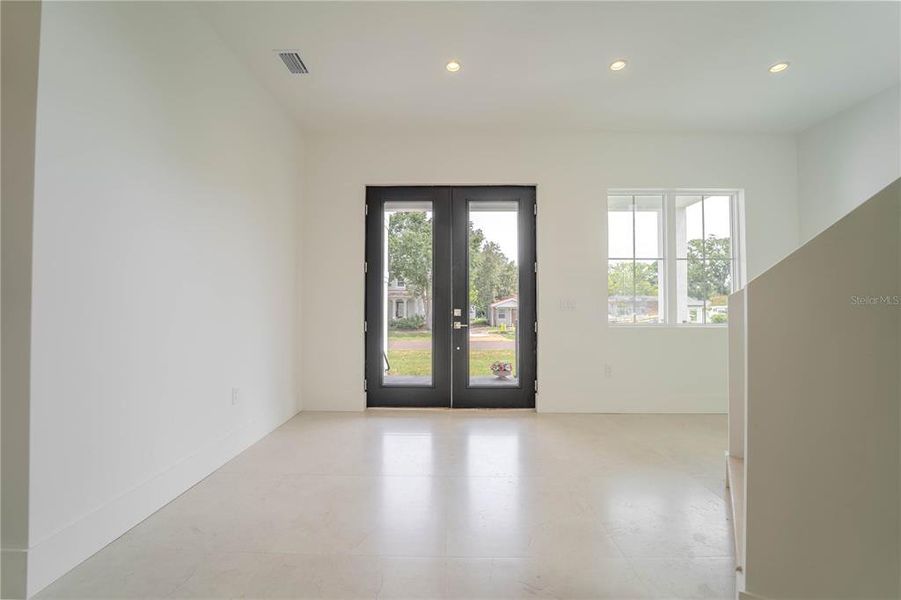 Spacious, unfurnished interior of a new home in , Tampa (Image 64).