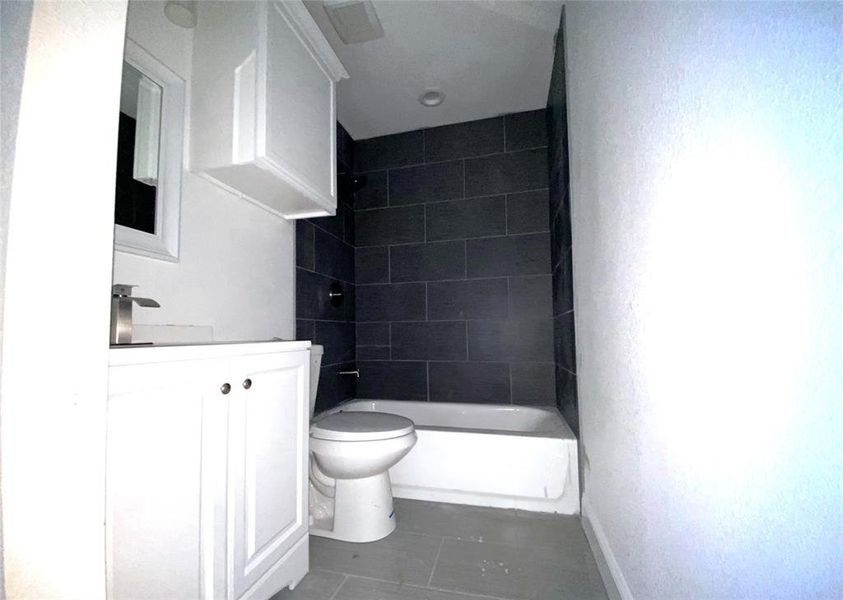 Image 10 of a home in .