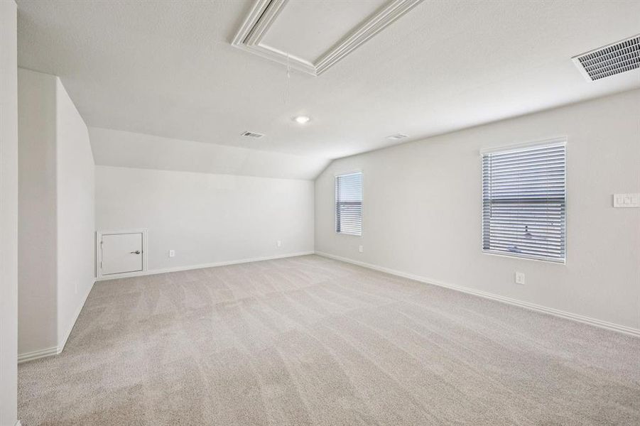 Spacious, unfurnished interior of a new home in Lakehaven - Spring Series, Farmersville (Image 37).