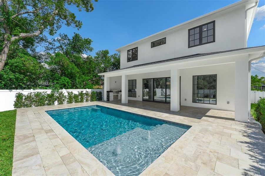 Exterior details and patio area of a home in College Park, Orlando (Image 4).