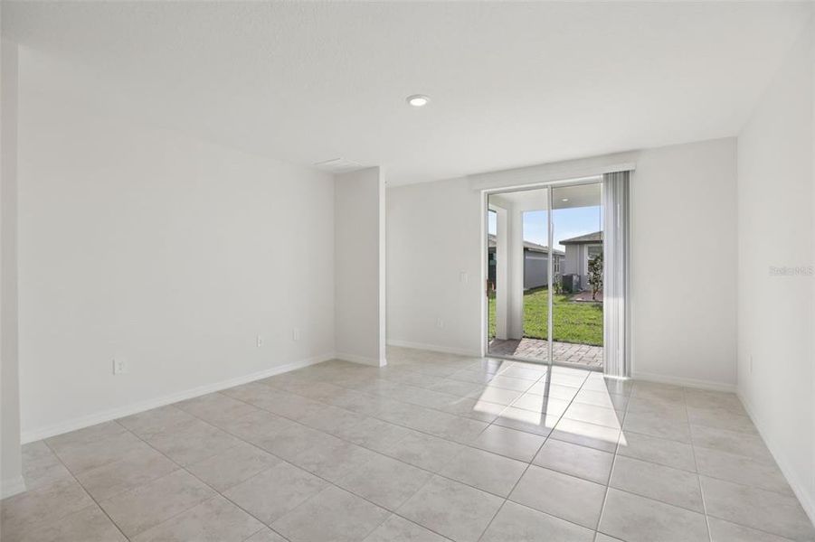 Spacious, unfurnished interior of a new home in Springs at Lake Alfred - Classic Series, Lake Alfred (Image 19).