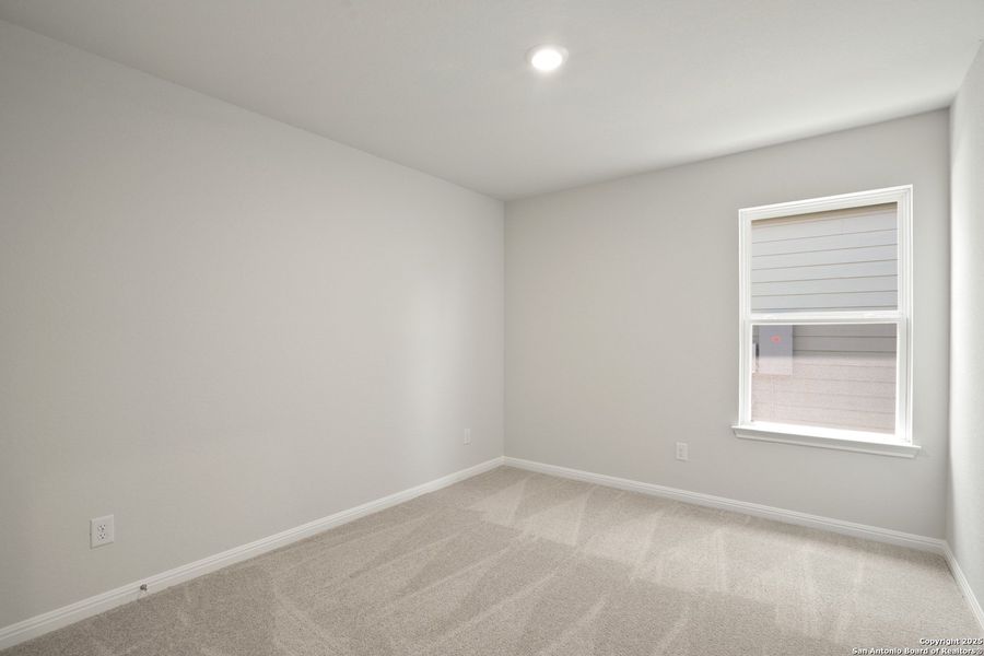Spacious, unfurnished interior of a new home in Timber Creek, San Antonio (Image 15).