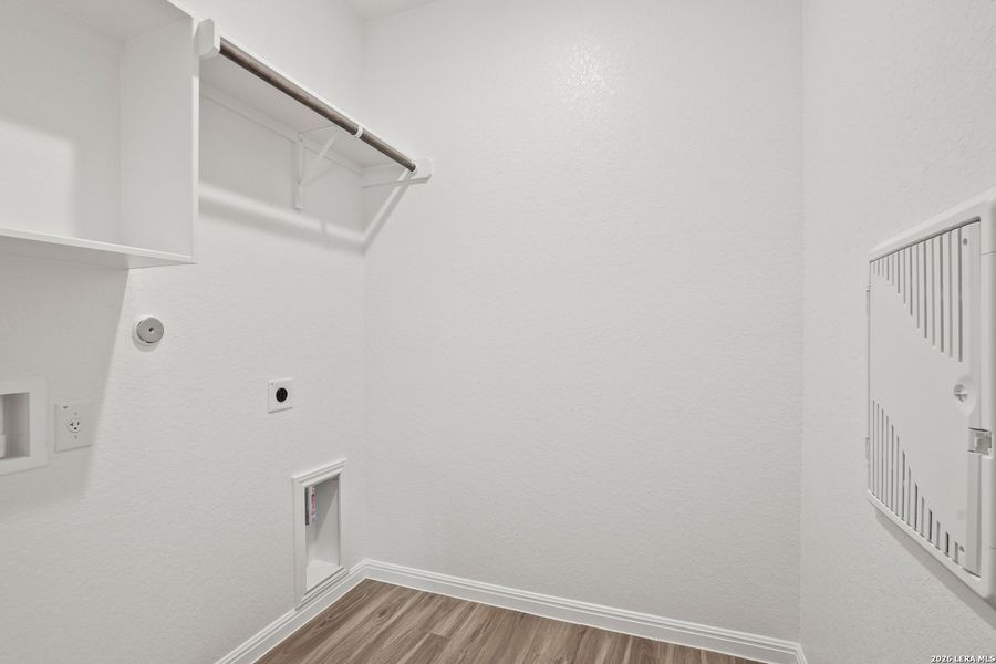 Spacious, unfurnished interior of a new home in Melissa Ranch, San Antonio (Image 23).