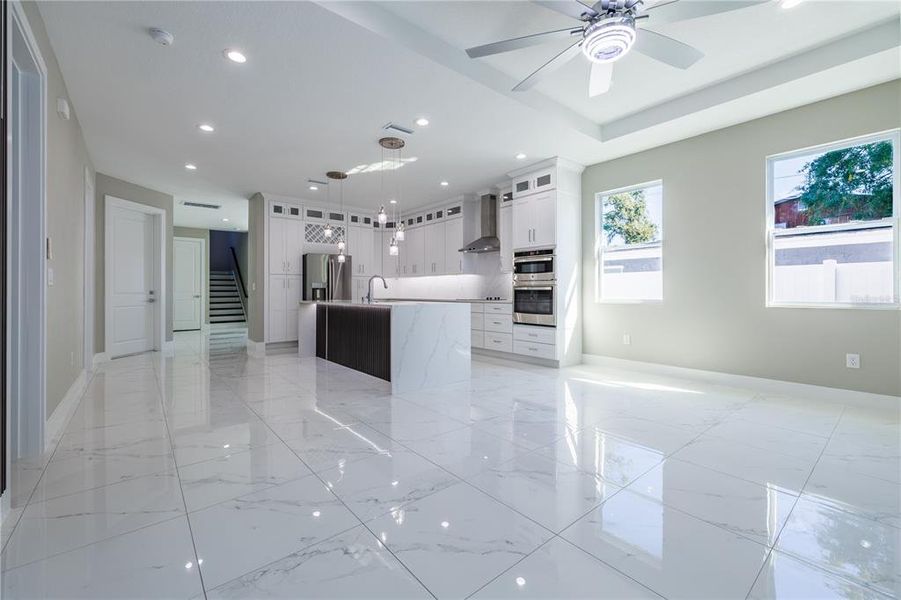 Spacious, unfurnished interior of a new home in , Tampa (Image 31).