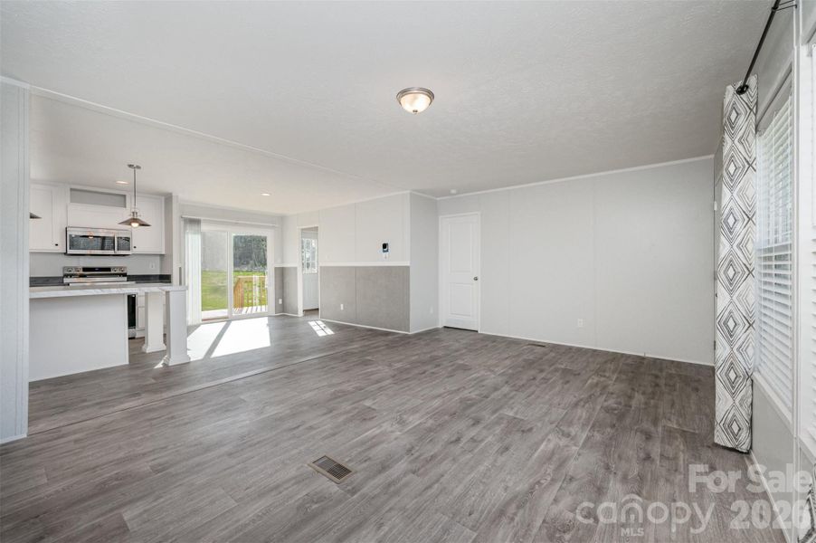 Spacious, unfurnished interior of a new home in , Shelby (Image 24).