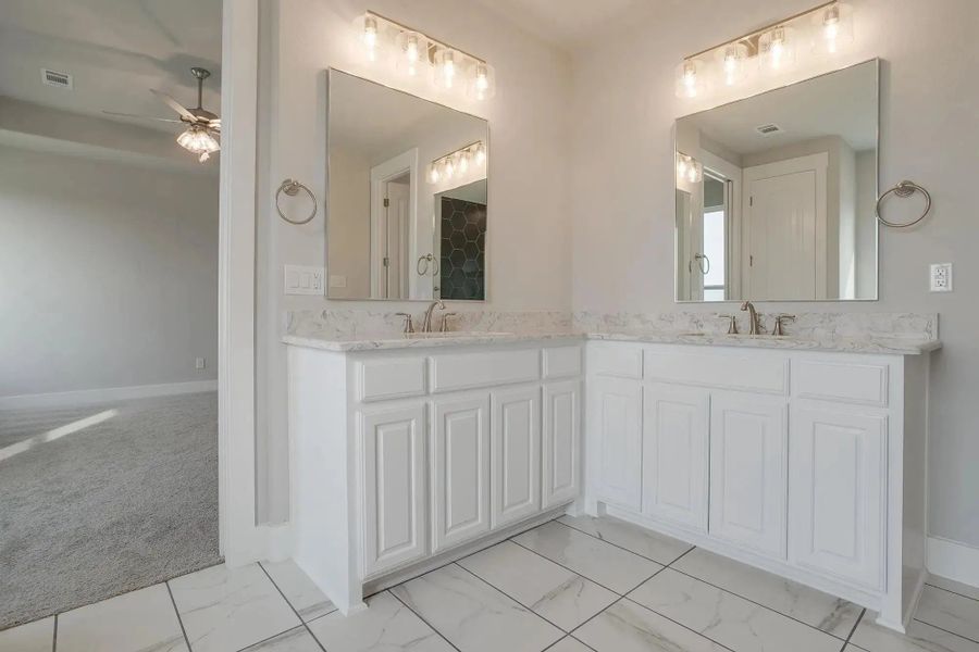 Representative furnished interior of a home built from the The Finley by Elmwood Custom Homes in Byrum Ranch, Maypearl (Image 31).