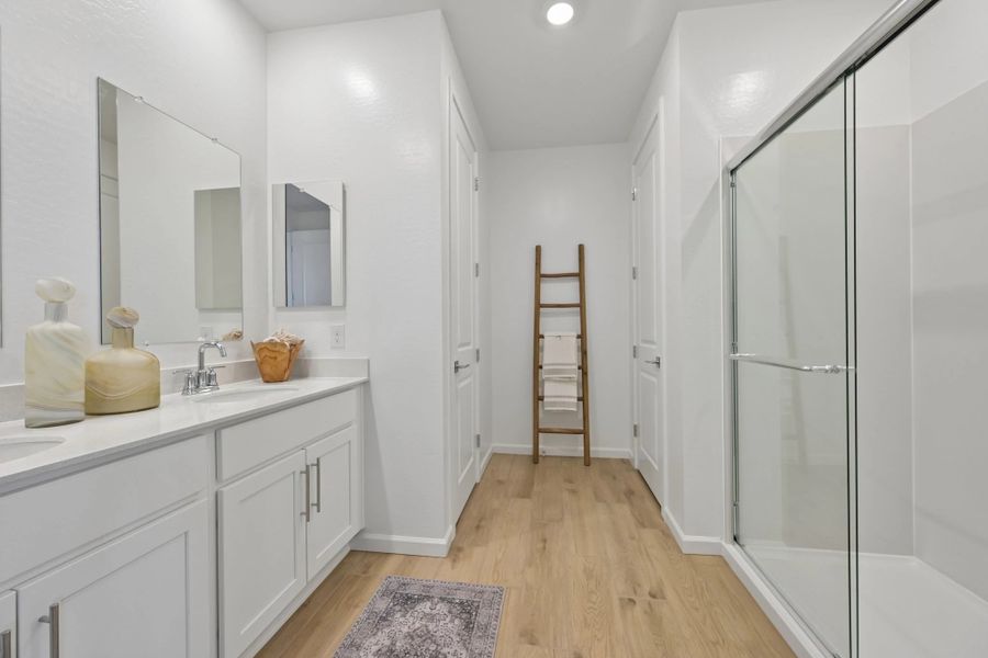 Primary bath. Model home, finishes may vary. Primary bath. Model home, finishes may vary.