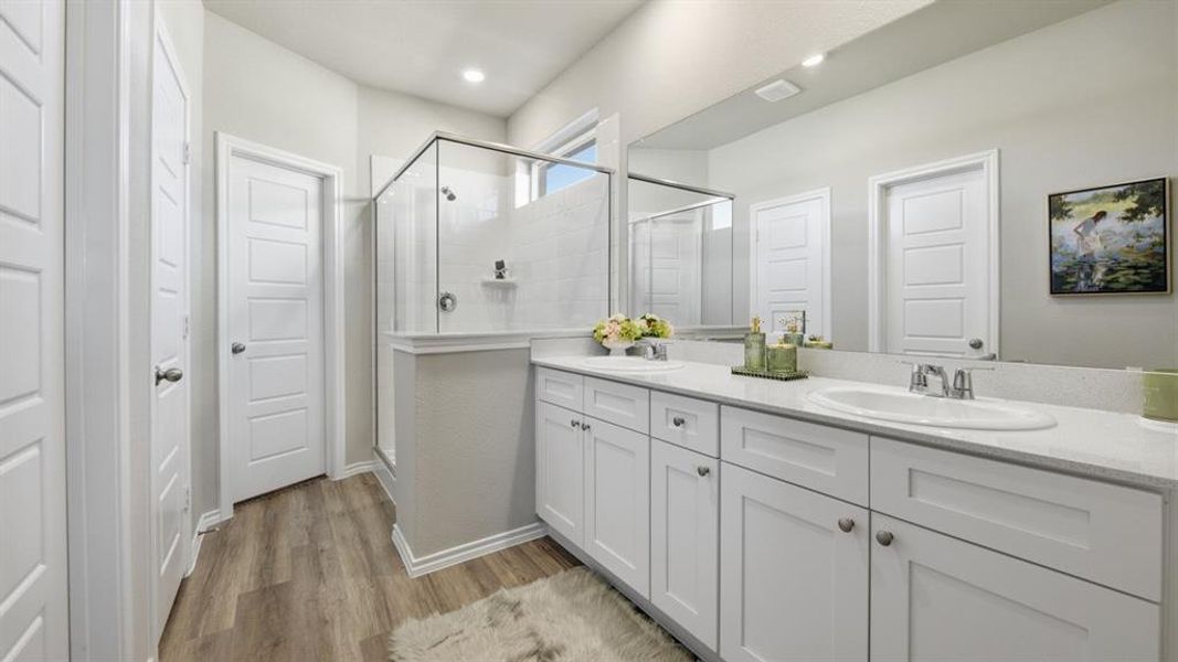 Furnished interior view inside a new home in Trails of Elizabeth Creek, Fort Worth (Image 10).