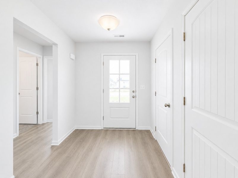 Spacious, unfurnished interior of a new home in Wheatfield, Shelbyville (Image 14).