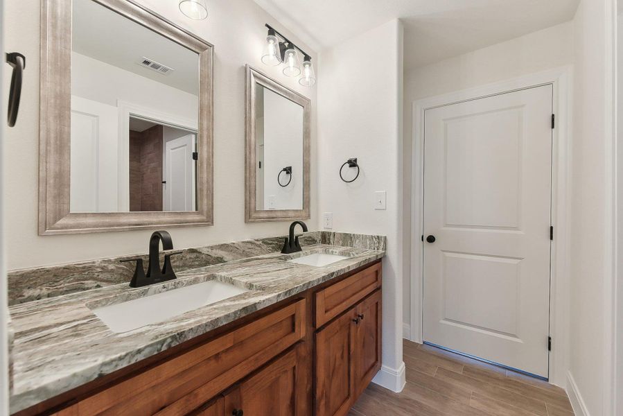 Shared Jack 'n Jill for Bedrooms 2 & 3