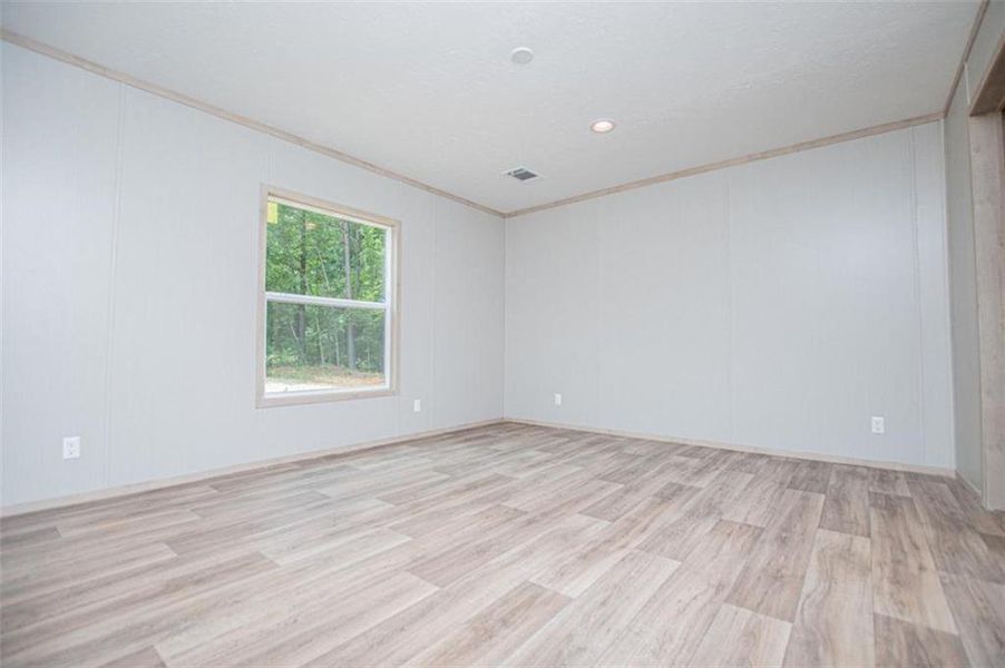 Spacious, unfurnished interior of a new home in , Temple (Image 73).