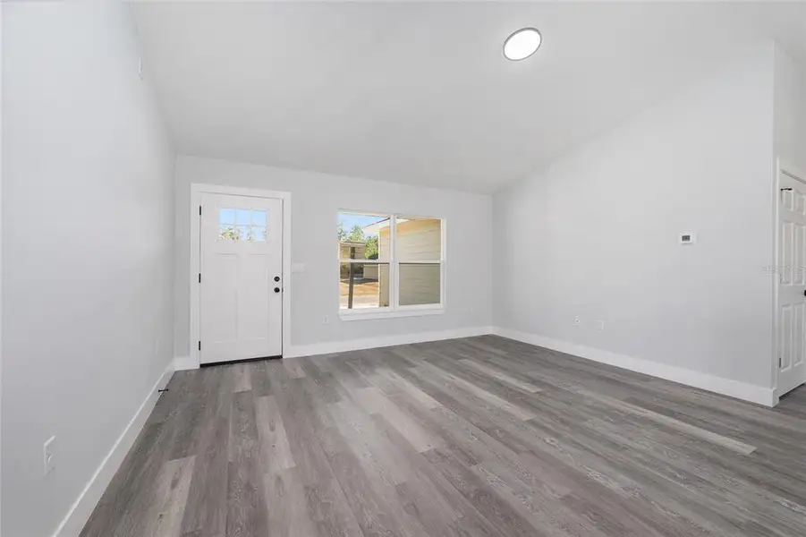 Spacious, unfurnished interior of a new home in , Dunnellon (Image 27).