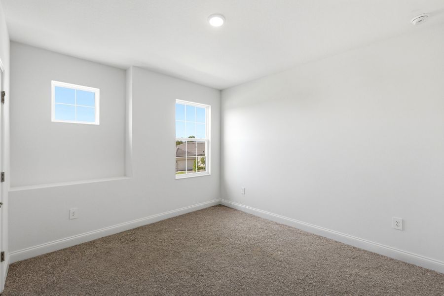 Spacious, unfurnished interior of a new home in Tamarack at Two Rivers, Zephyrhills (Image 15).