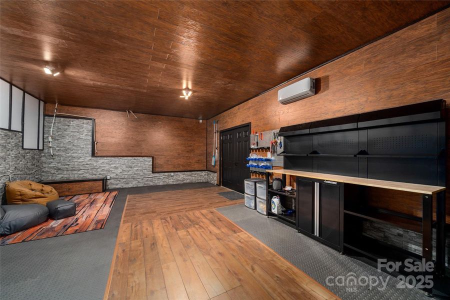 Community amenities in , Asheville (Image 36).