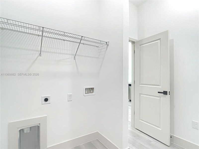 Spacious, unfurnished interior of a new home in , Port Charlotte (Image 39).