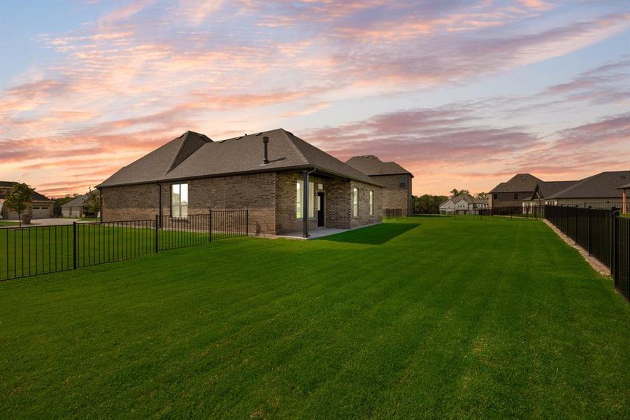 Exterior details and patio area of a home in Heath Golf and Yacht, Heath (Image 3).