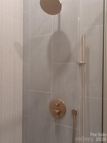 MASTER SHOWER