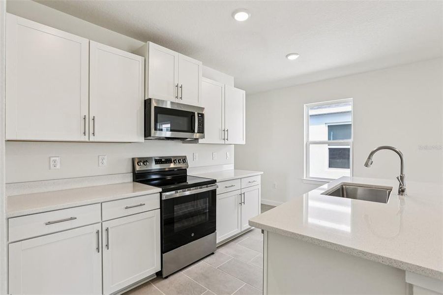 Furnished interior view inside a new home in Willowbrook North, Winter Haven (Image 6). Furnished interior view inside a new home in Willowbrook North, Winter Haven (Image 6).