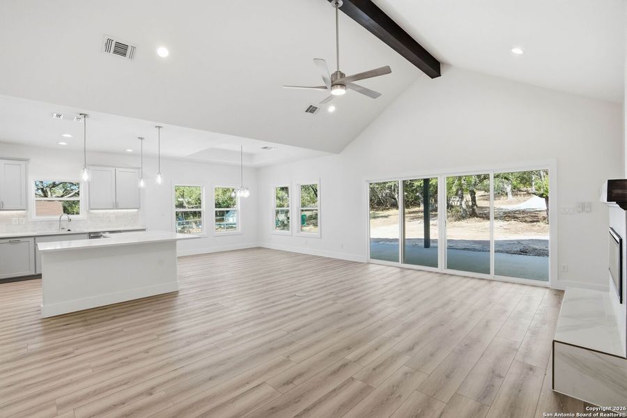 Spacious, unfurnished interior of a new home in , Canyon Lake (Image 31).