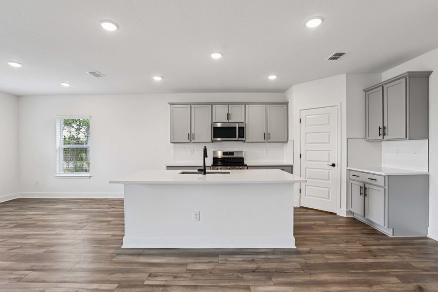 Furnished interior view inside a new home in Spring Hill, Spring Hill (Image 7).
