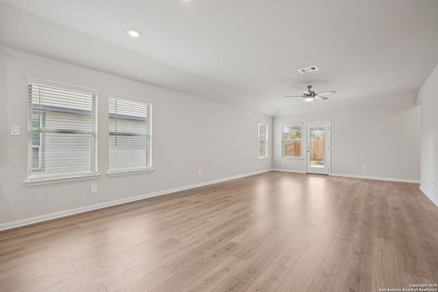 Spacious, unfurnished interior of a new home in Royal Crest, San Antonio (Image 17). Spacious, unfurnished interior of a new home in Royal Crest, San Antonio (Image 17).