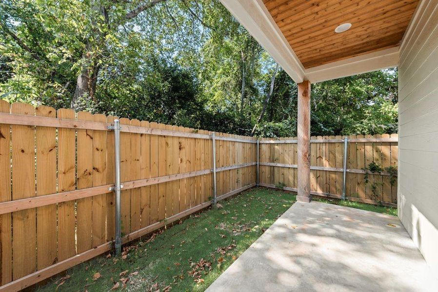 Exterior details and patio area of a home in , Dallas (Image 4).