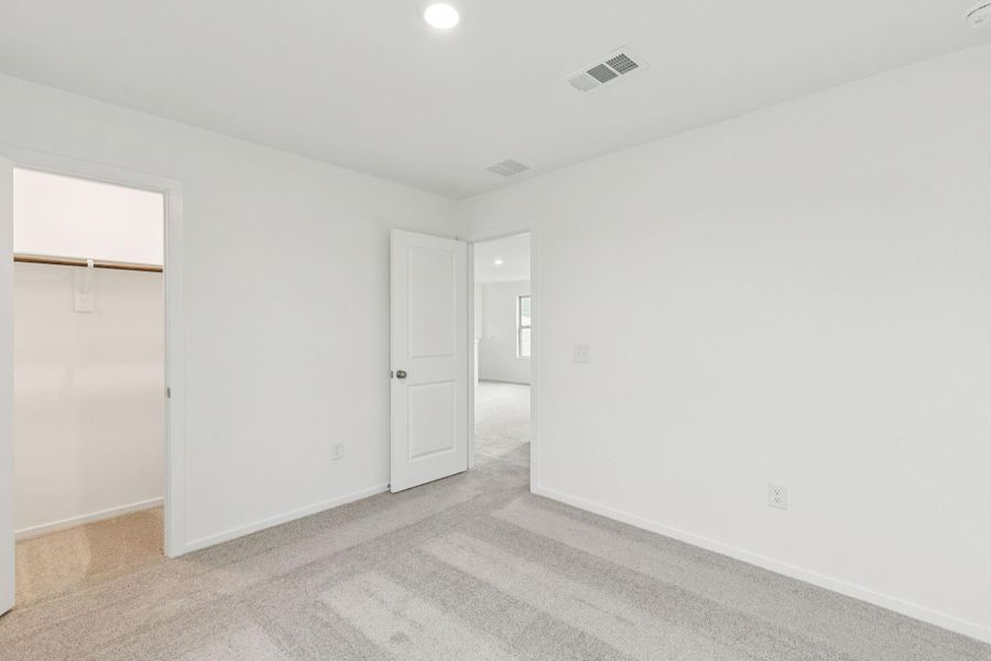 Spacious, unfurnished interior of a new home in Mavera, Conroe (Image 17).