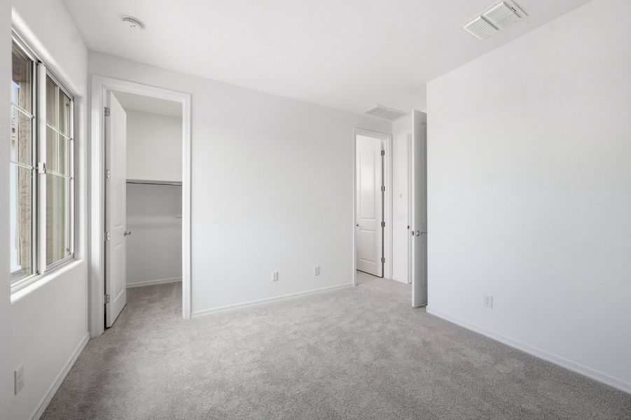 Spacious, unfurnished interior of a new home in Hawes Crossing, Mesa (Image 24).