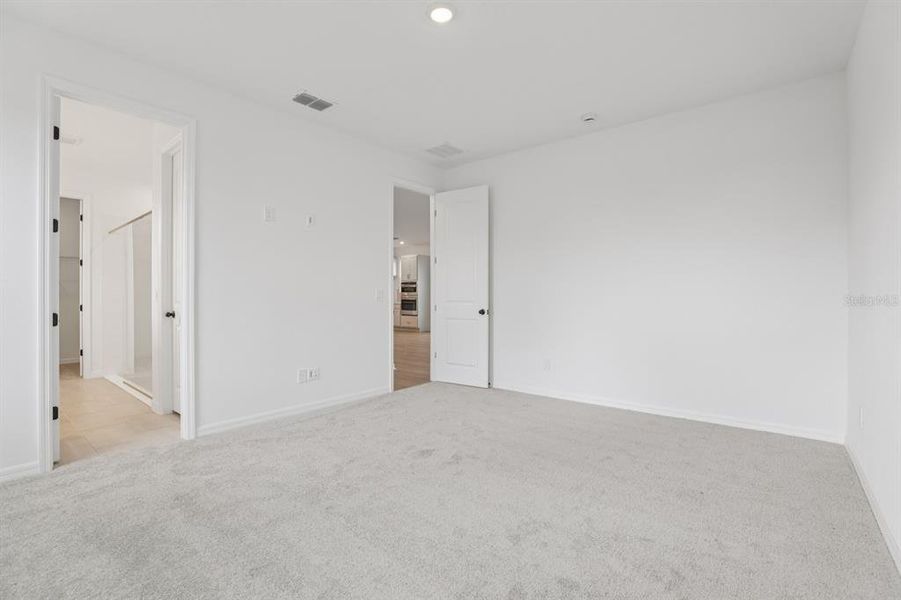 Spacious, unfurnished interior of a new home in Weslyn Park Single Family, St. Cloud (Image 40).