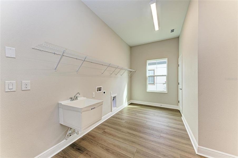 Spacious, unfurnished interior of a new home in Two Rivers, Zephyrhills (Image 19).