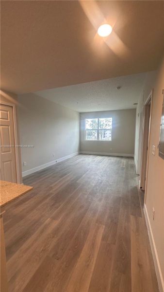 Spacious, unfurnished interior of a new home in , Orlando (Image 9).