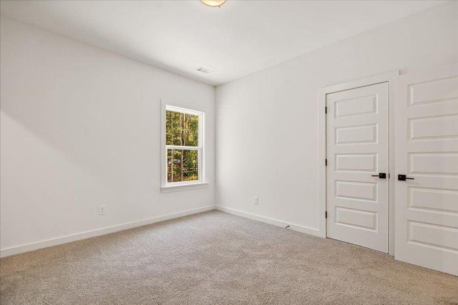 Spacious, unfurnished interior of a new home in , Gainesville (Image 43).
